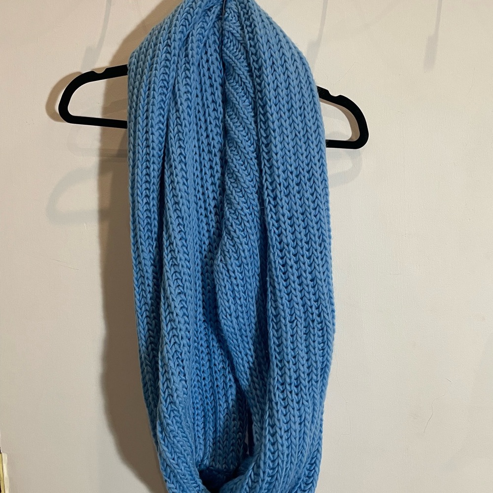 UK2LA Light Blue Knit Scarf
